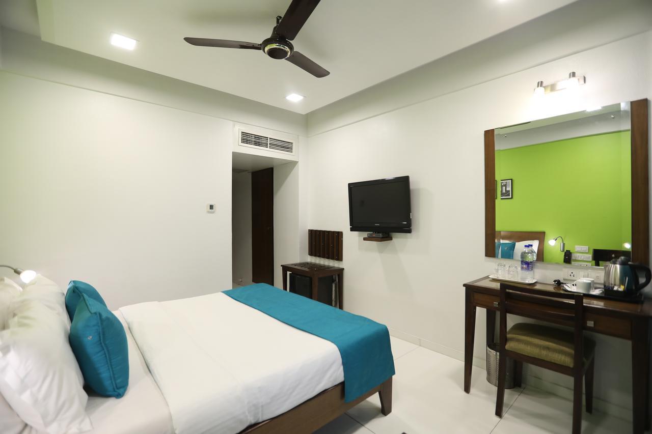 Citizen Hotel Мумбаи Экстерьер фото