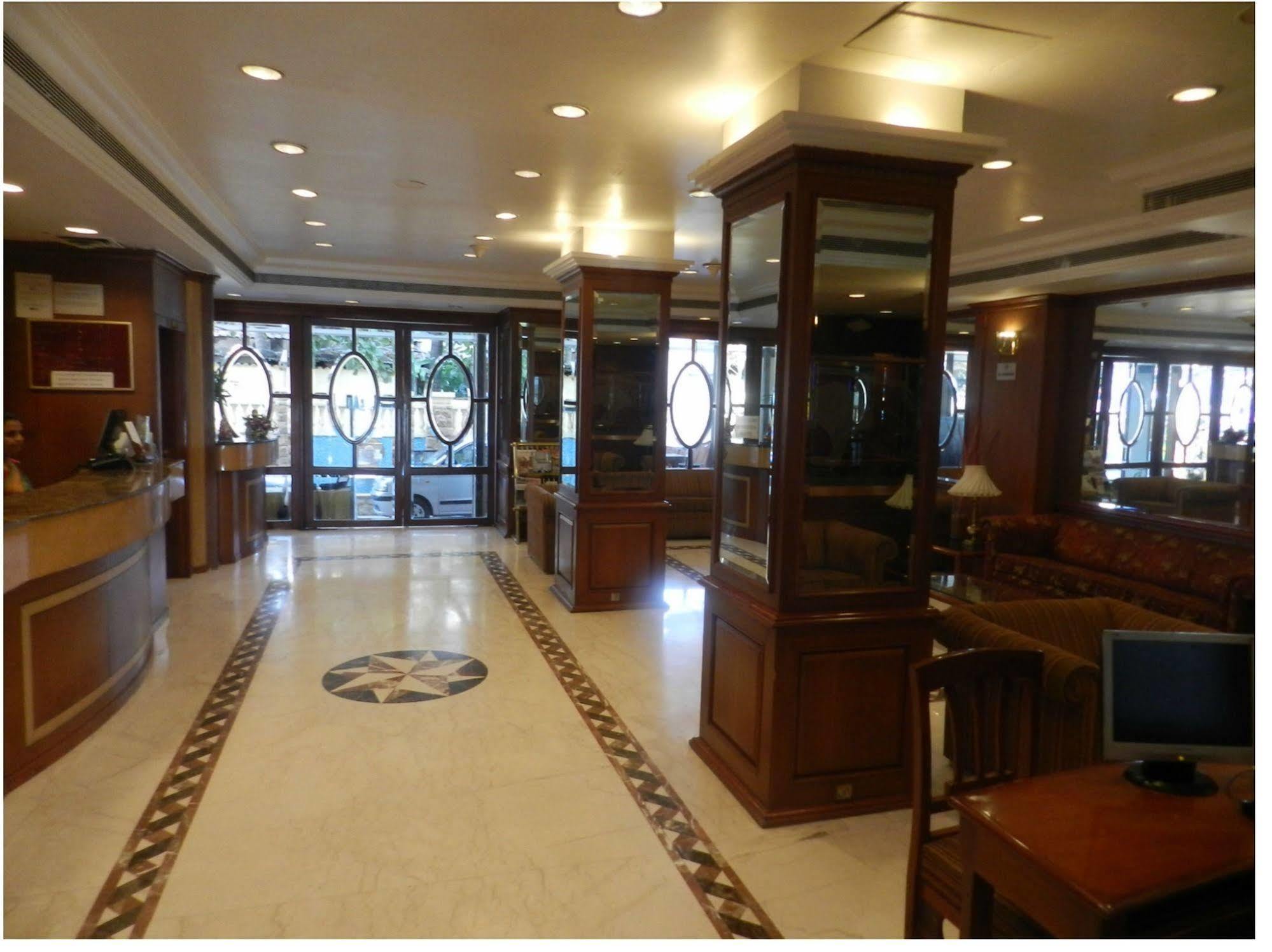 Citizen Hotel Мумбаи Экстерьер фото